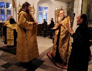 Всенощное бдение, чтение Евангелия.