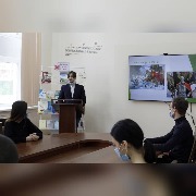 Студенты представляют свои работы.