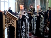 Чтение Евангелия о Страданиях Христовых.