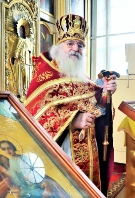 В Неделю мясопустную, о Страшнем суде. В день памяти священномученика Николая Троицкого, исповедника земли Чувашской, наместник архимандрит Василий совершил Божественную литургию на подворье монастыря в селе Малое Чурашево