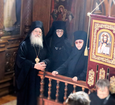 В Неделю 3-ю по Пасхе, святых жен-мироносиц, архимандрит Василий поздравлял игумению женского монастыря Михаила Архангела с. Комаровка Симбирской епархии матушку Магдалину с тезоименитством и всех сестер с праздником.