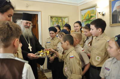 Воскресная школа храма иконы Божией Матери "Всех скорбящих радость" в гостях у наместника Свято-Троицкого мужского монастыря г. Чебоксары архимандрита Василия (Паскье).