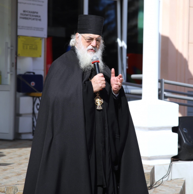 Наместник мужского монастыря напутствовал студентов Политеха в День знаний