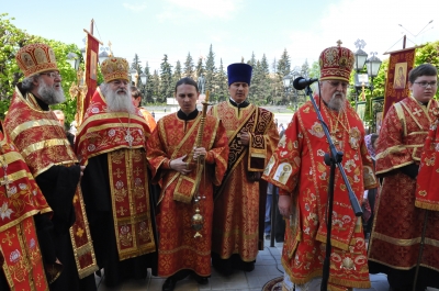 Богослужение в день отдания праздника Пасхи, в День памяти святых равноапостольных Мефодия и Кирилла учителей Словенских в Свято-Троицком мужском монастыре г. Чебоксары.