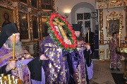 Вынос Креста на середину храма.