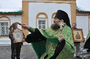 Крестный ход братии со святынями в стенах обители.