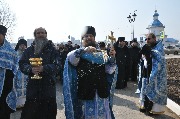 Крестный ход вокруг монастыря.