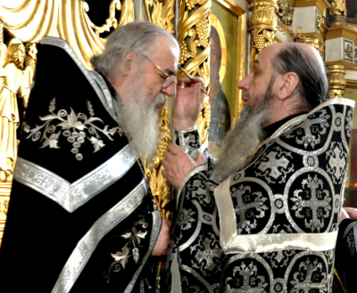 Таинство Елеосвящения в среду Страстной седмице Великого поста.