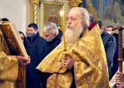 Всенощное бдение, чтение Евангелия.