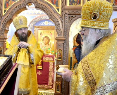 Суббота 27-ой Седмицы по Пятидесятнице, Епископ Мариинско-Посадский Игнатий совершил Божественную литургию в надвратном храме Свято-Троицкого мужского монастыря