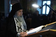 Великий канона прп. Андрея Критского читает игумен Вениамин.