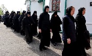 Крестный ход  в стенах обители.