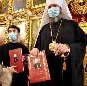 Каждому, кто пришел помолиться, книга о митрополите Варнаве.