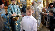 После молебна всех учащихся окропили святой водой
