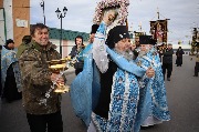 Крестный ход вокруг обители