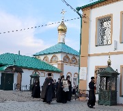 Вечерний Крестный ход по территории обители